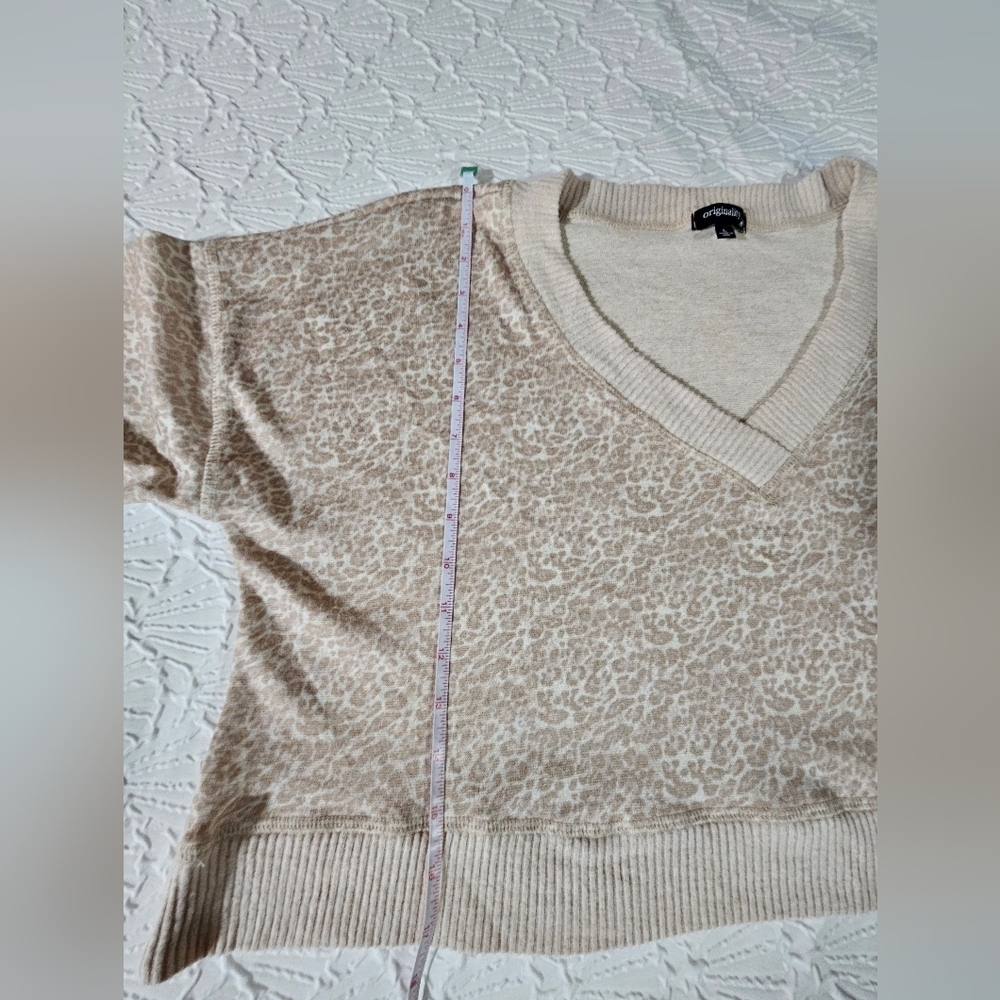 Originality Leopard Print Brown & Cream  V Neck Cropped Sweater Size L NWT - Picture 12 of 13
